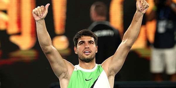 多多28-阿卡拒绝被逆转离全满贯仅差一胜，网友：紫薇到手的决赛机会飞了