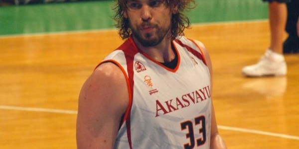 多多28app-小加&amp;amp;湖人：迟到13年的牵手 当年孙悦比他先被选中