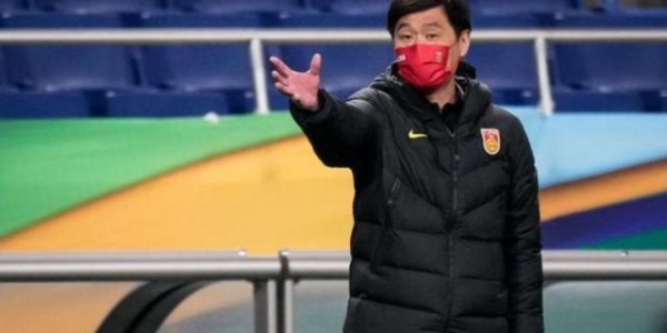 多多28-4战仅侥幸拿1分 李霄鹏保守打法还不如李铁？