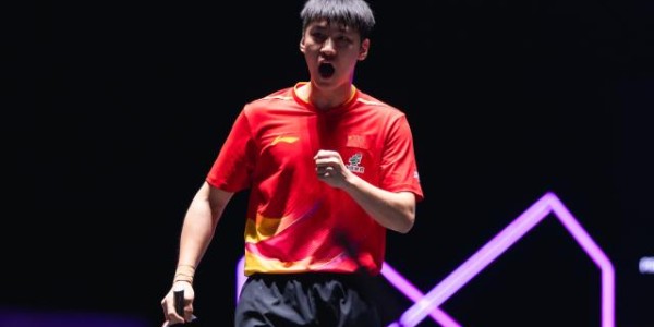 澳门冠军赛薛飞爆冷击败张本智和 王艺迪再输外敌