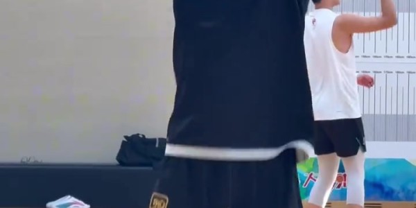 浙江男篮训练视频曝光，疑似第四外援现身球场
